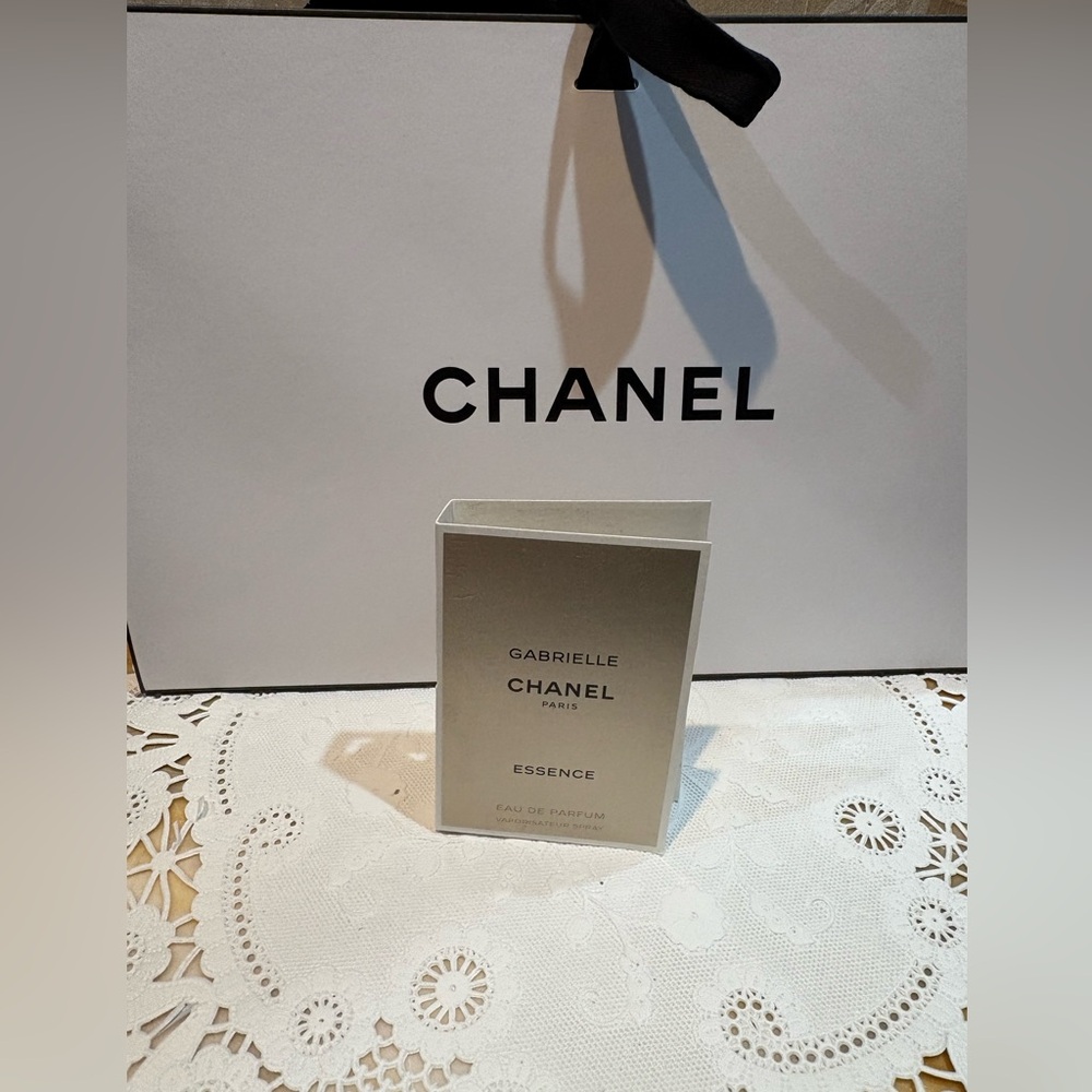 CHANEL Gabrielle Essence Eau de Parfum ♥️ Travel Size Sample Spray